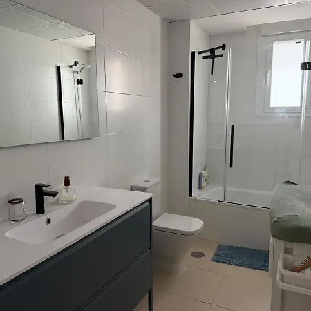 Apartment Spacious And Bright Only In August - Espacioso Y Luminoso Disponible Solo En Agosto