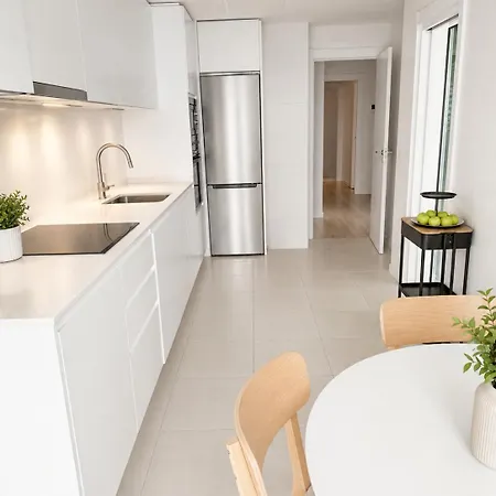 Spacious And Bright Only In August - Espacioso Y Luminoso Disponible Solo En Agosto Marbella
