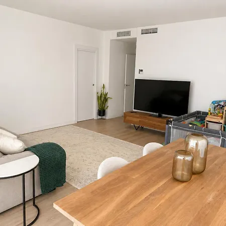 Apartment Spacious And Bright Only In August - Espacioso Y Luminoso Disponible Solo En Agosto *